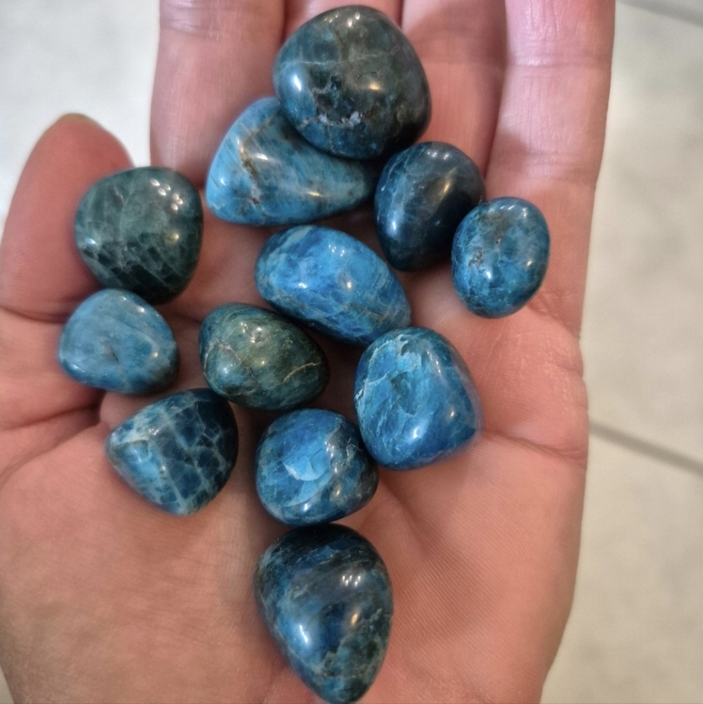 2 Pieces Natural Blue Apatite Crystal Stones - Picture 5 of 6